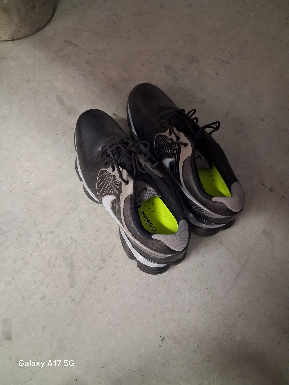Nike Men’s Black and Gray Running Sneakers with Neon Lime Insole